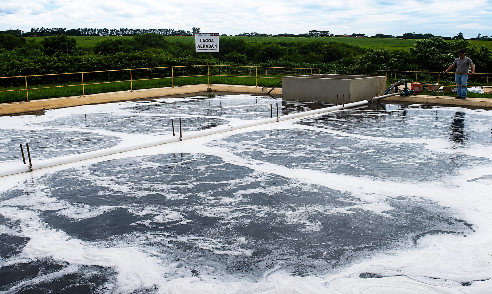 Lagoa aerada com sistema AWFD em operação